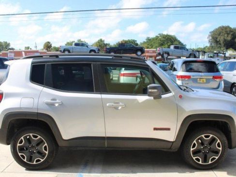 Used 2016 Jeep Renegade Trailhawk w/ Premium Trailhawk Package AWD/4WD image 6