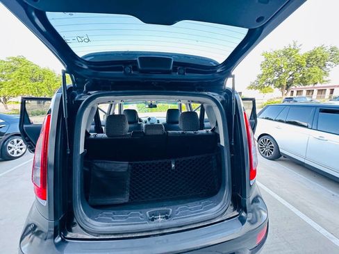 Used 2013 Kia Soul ! FWD image 19