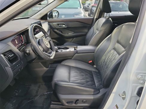 Certified 2022 Nissan Rogue Platinum w/ Head-Up Display Package image 13