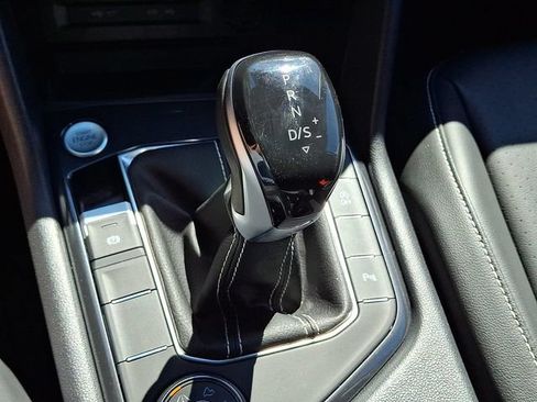 Used 2023 Volkswagen Tiguan SE R-Line AWD/4WD image 17