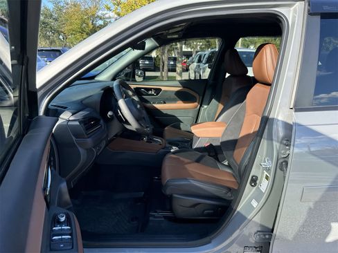 Used 2025 Subaru Forester Touring image 2