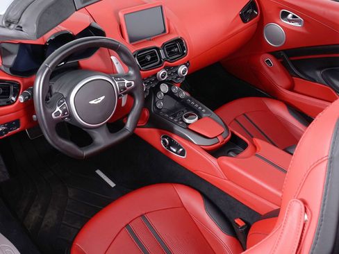 Used 2021 Aston Martin V8 Vantage Base image 31
