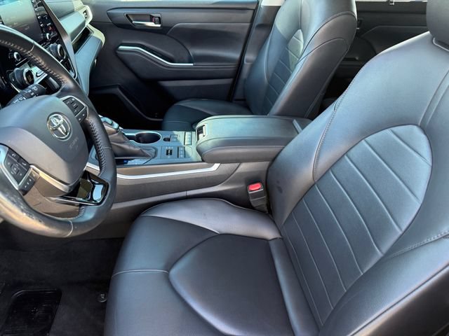 Used 2020 Toyota Highlander XLE AWD/4WD image 7