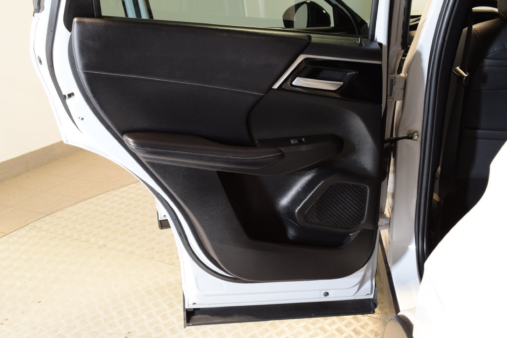 Used 2023 Mitsubishi Outlander SE AWD/4WD image 28
