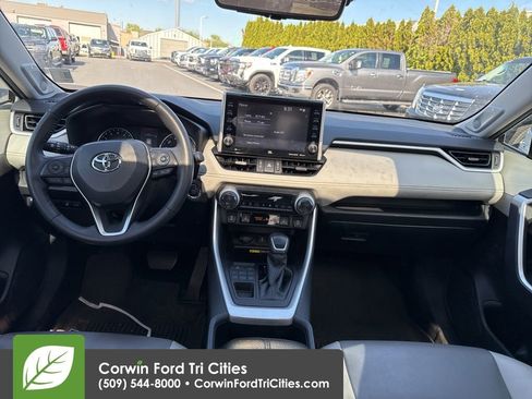 Used 2022 Toyota RAV4 XLE Premium AWD/4WD image 10