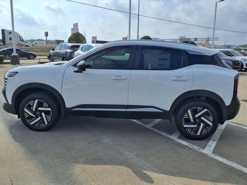 New 2025 Nissan Versa SV w/ Trunk Package image 7