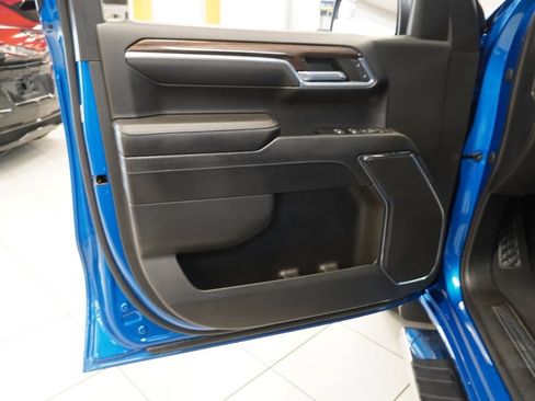 Used 2023 Chevrolet Silverado 1500 LT w/ Convenience Package II AWD/4WD image 6