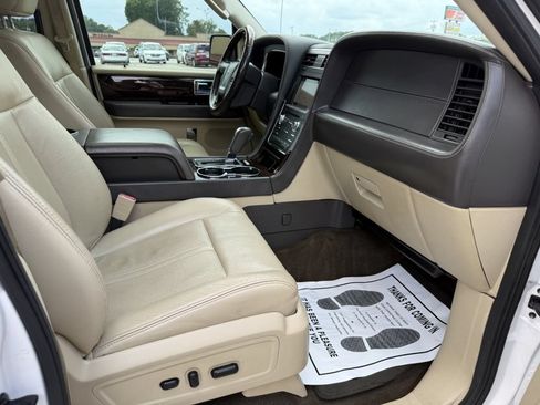 Used 2017 Lincoln Navigator L Reserve RWD image 33