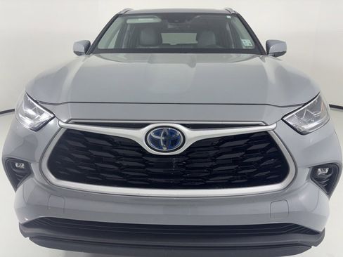 Used 2023 Toyota Highlander Bronze Edition image 2