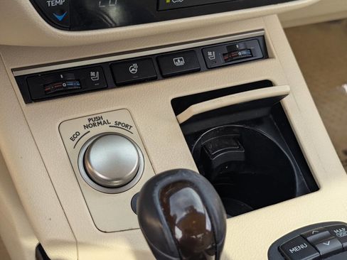 Used 2013 Lexus ES 350 w/ Ultra Luxury Pkg image 29