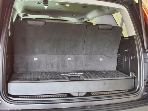 Used 2017 Cadillac Escalade Luxury AWD/4WD image 7