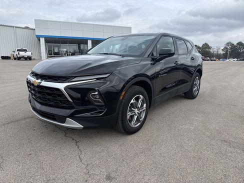 Used 2024 Chevrolet Blazer LT FWD image 1