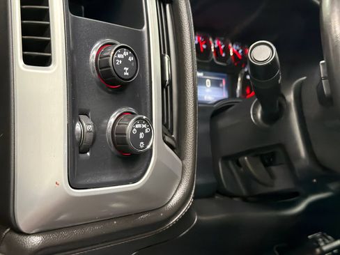 Used 2014 GMC Sierra 1500 SLE w/ SLE Value Package AWD/4WD image 18