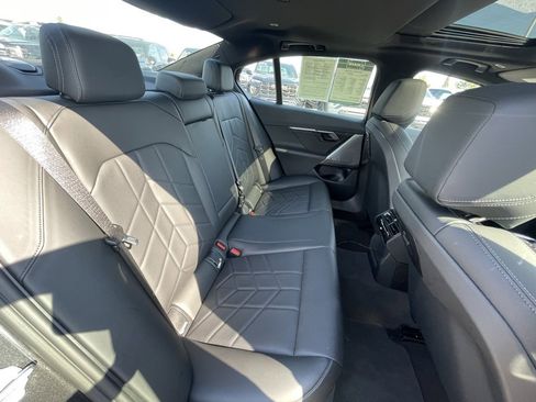 Used 2024 BMW i5 eDrive40i image 27