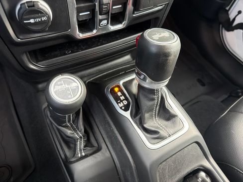 Used 2022 Jeep Wrangler Unlimited Sahara w/ Cold Weather Group AWD/4WD image 29