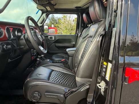 Used 2021 Jeep Gladiator Rubicon w/ Safety Group AWD/4WD image 13