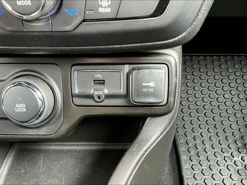 Used 2022 Jeep Renegade Altitude w/ Convenience Group AWD/4WD image 15