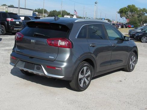 Used 2018 Kia Niro EX image 3