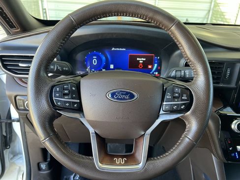 Used 2023 Ford Explorer King Ranch w/ Technology Package AWD/4WD image 13