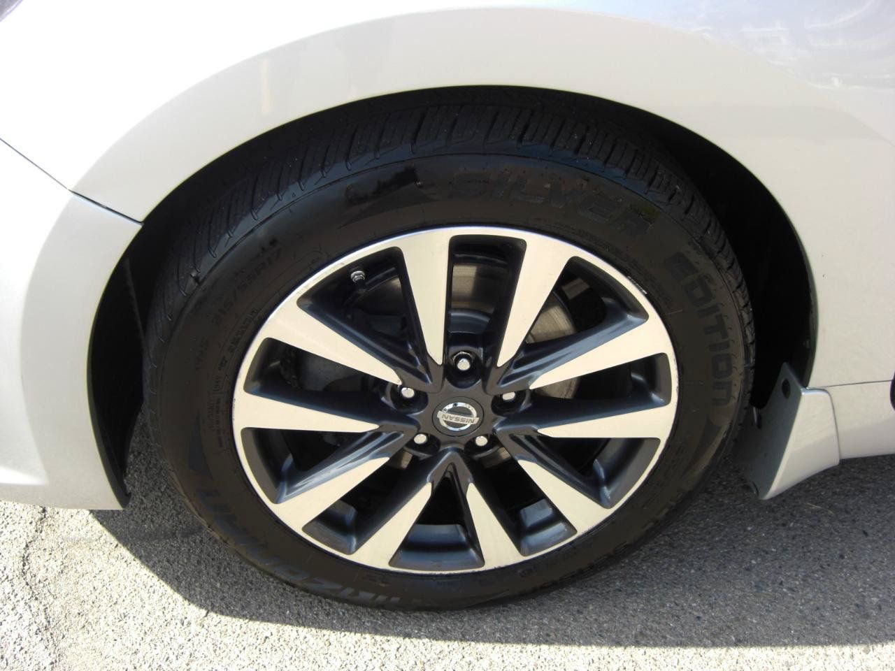 Used 2017 Nissan Altima 2.5 SV FWD image 5