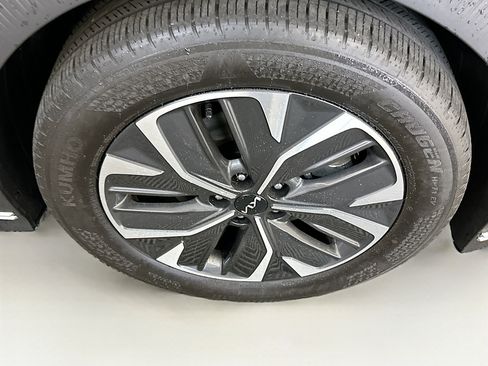 Used 2024 Kia EV6 Light AWD/4WD image 11