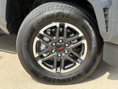 Used 2025 Toyota Tacoma TRD Sport AWD/4WD image 2