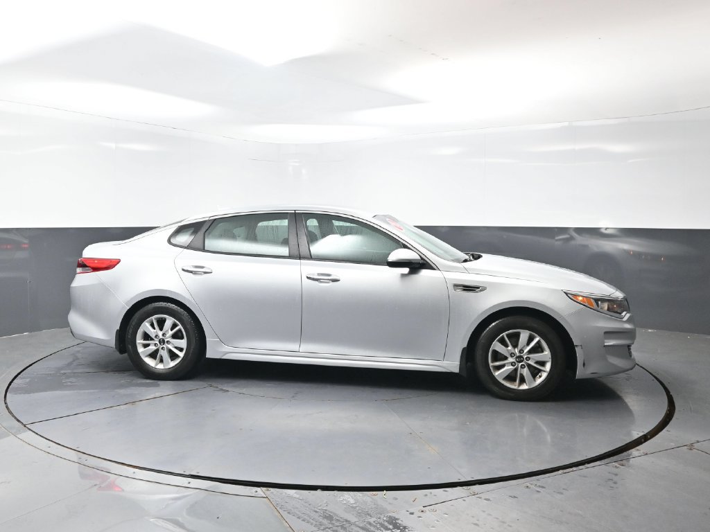 Used 2018 Kia Optima LX FWD image 2