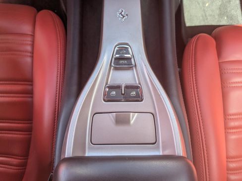 Used 2013 Ferrari California RWD image 28