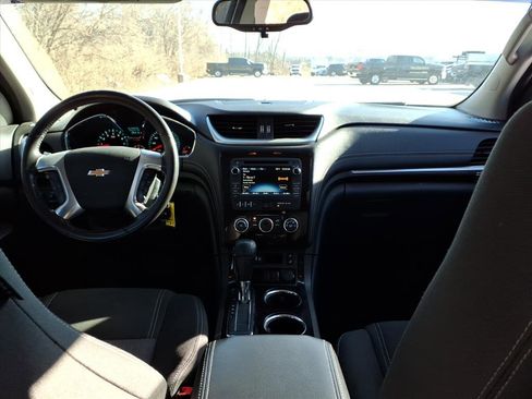 Used 2017 Chevrolet Traverse LT image 8