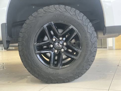 Used 2020 Chevrolet Silverado 1500 LT Trail Boss image 13