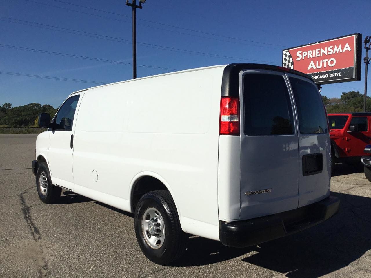 Used 2020 Chevrolet Express 2500 RWD image 9