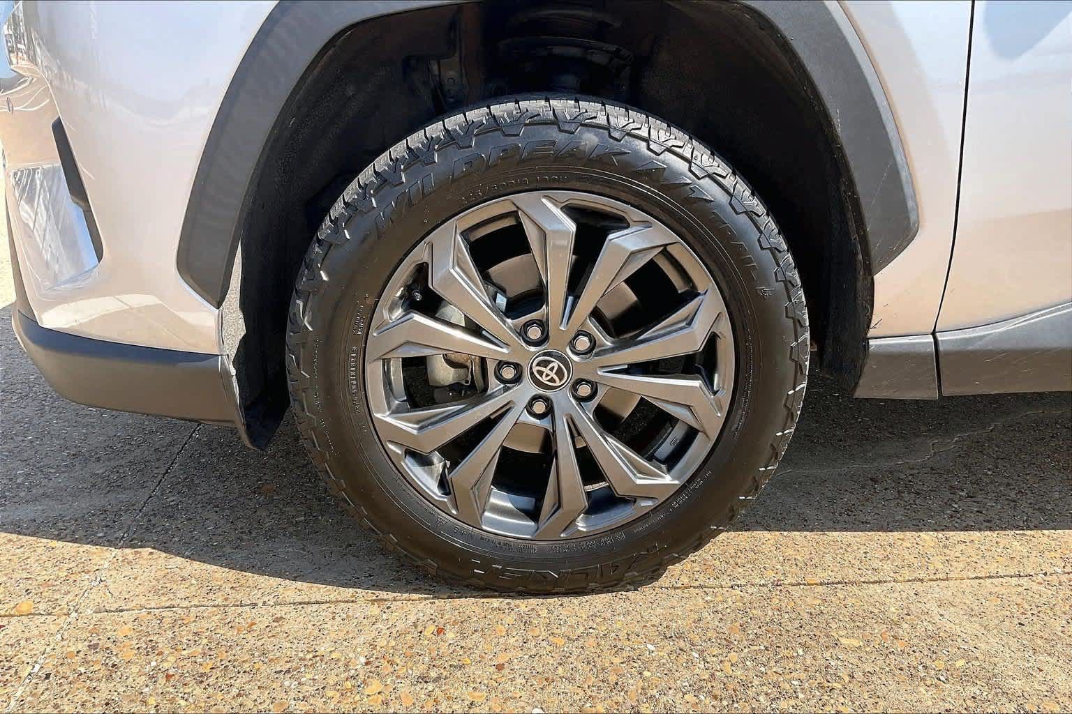 Used 2023 Toyota RAV4 Limited AWD/4WD image 8