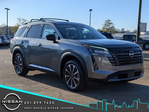 New 2026 Nissan Pathfinder Platinum image 1