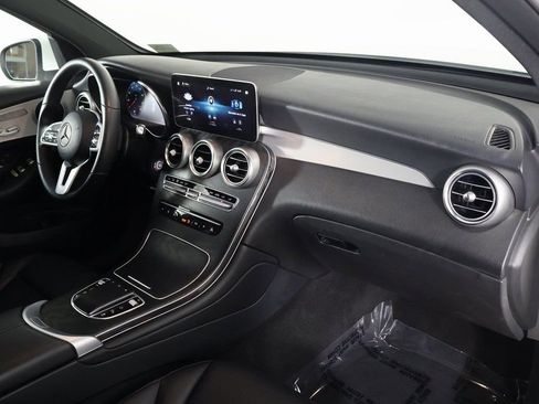 Used 2022 Mercedes-Benz GLC 300 image 9