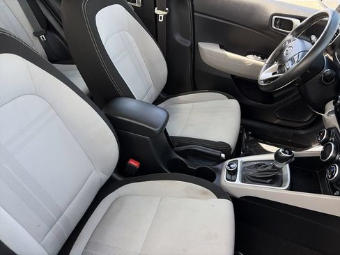 Used 2025 Hyundai Venue SEL FWD image 23