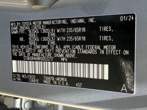 Certified 2024 Toyota Highlander XLE FWD image 28