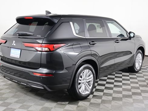 Used 2024 Mitsubishi Outlander ES image 6