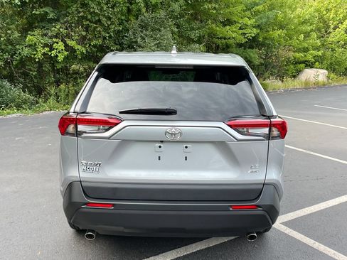 Used 2025 Toyota RAV4 LE AWD/4WD image 4