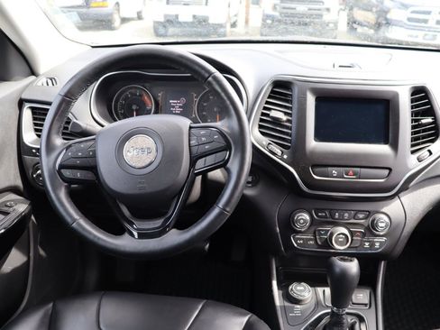 Used 2019 Jeep Cherokee Latitude Plus image 8