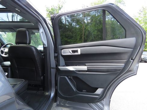 Used 2024 Ford Explorer XLT w/ Equipment Group 202A AWD/4WD image 15
