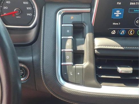 Used 2021 Chevrolet Tahoe Premier w/ Premium Package AWD/4WD image 17