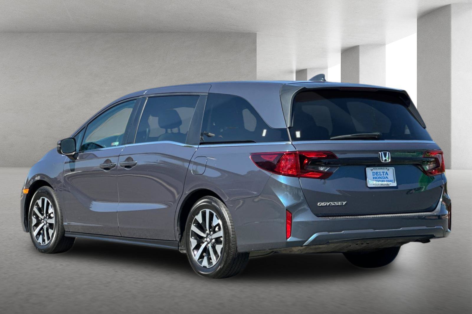 Certified 2025 Honda Odyssey EX-L image 6