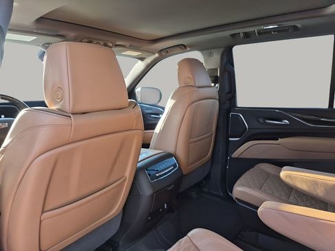 Certified 2024 Cadillac Escalade Premium Luxury w/ Performance Package image 18