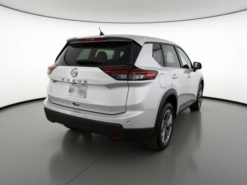 Used 2025 Nissan Rogue SV image 9