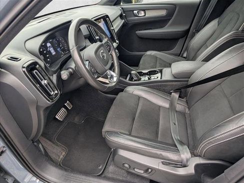 Used 2021 Volvo XC40 T5 R-Design image 13
