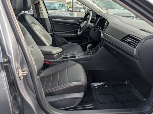 Used 2024 Volkswagen Jetta SE FWD image 10