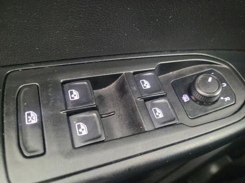 Used 2022 Volkswagen Taos SE w/ Panoramic Sunroof Package image 27