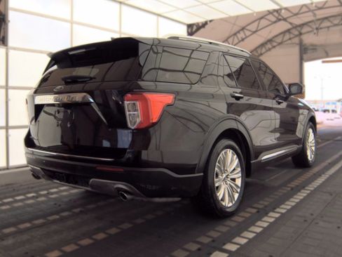 Used 2022 Ford Explorer Limited w/ Equipment Group 301A RWD image 4