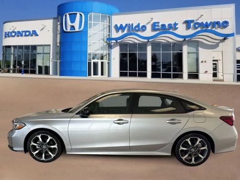 Certified 2025 Honda Civic Sport Touring image 5