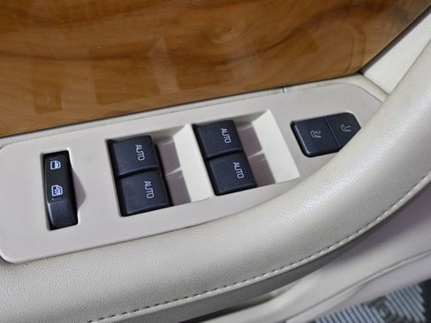 Used 2012 Lincoln MKS AWD image 23